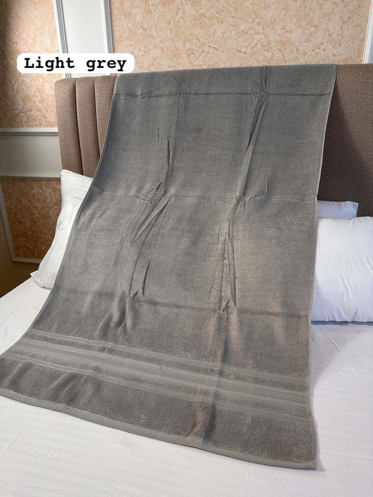 Premium 100% Cotton Jacquard Towels | 550GSM Lint-Free