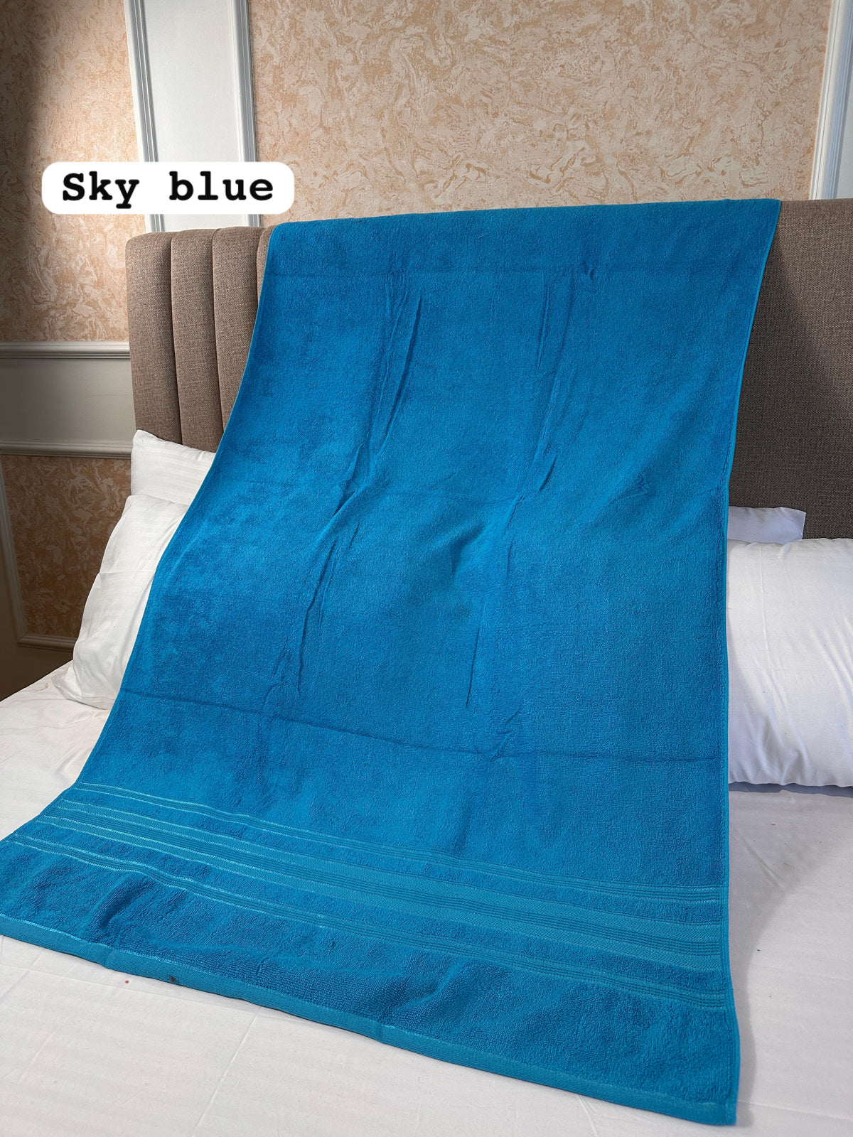 Premium 100% Cotton Jacquard Towels | 550GSM Lint-Free